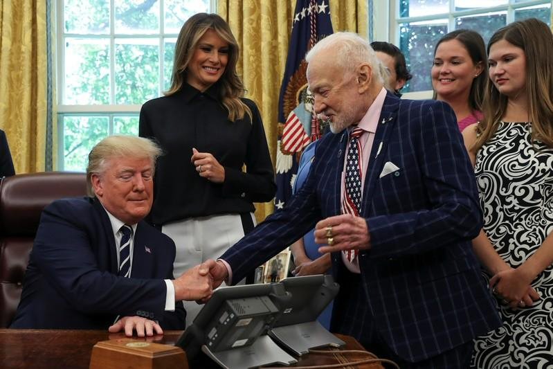 Buzz Aldrin handshake w Pres Trump