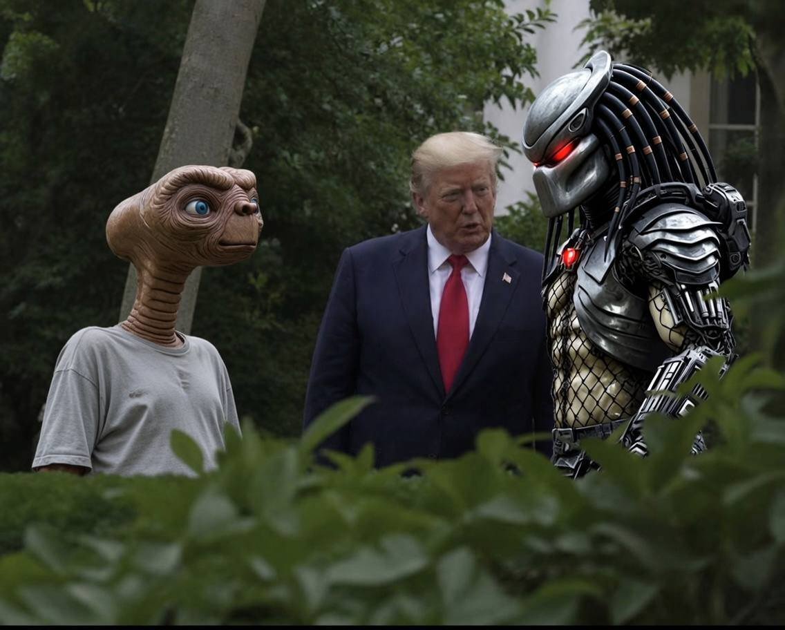 Pres Trump meets aliens